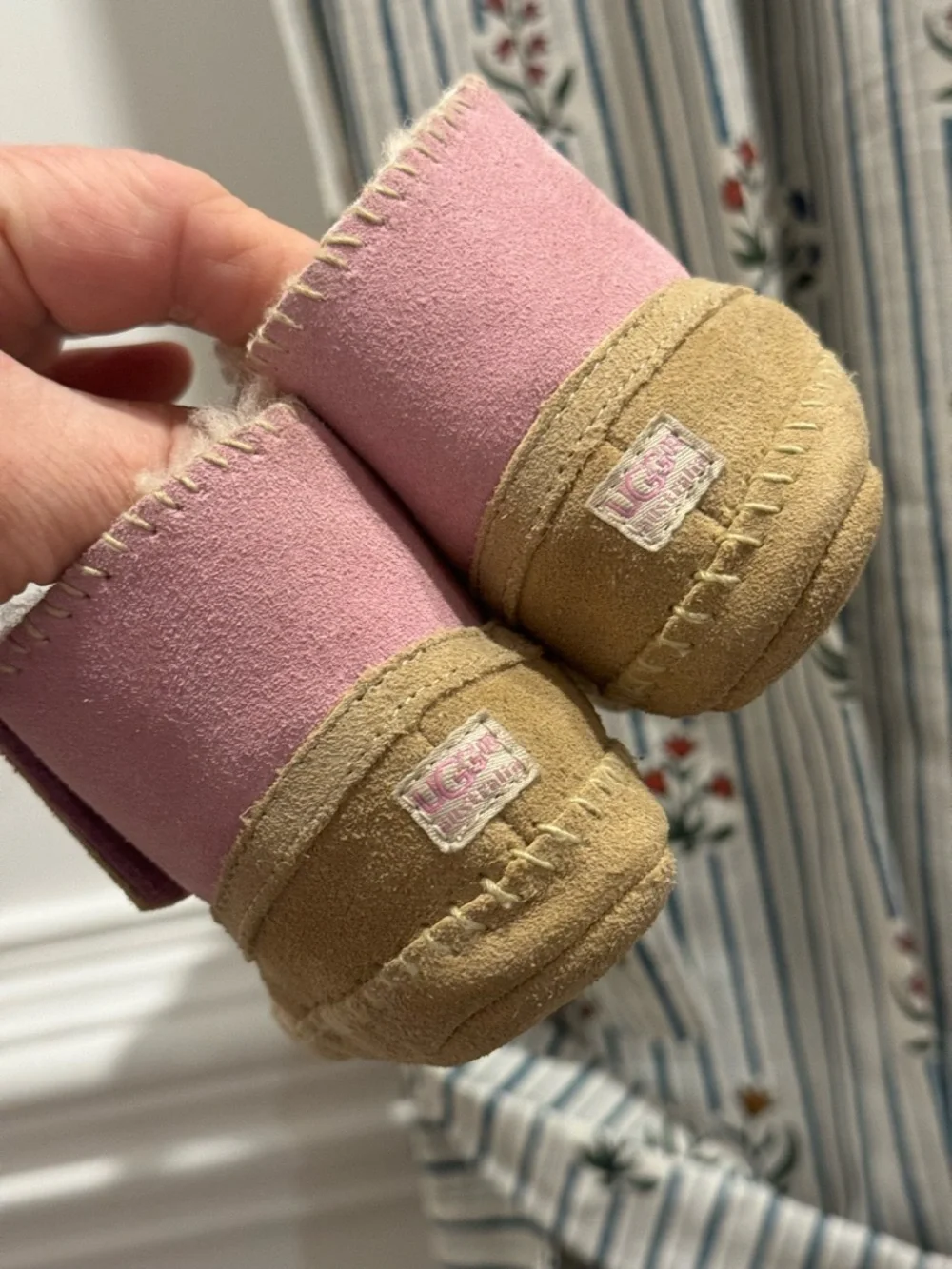 UGG Australia 3277 baby boots infant leather sheepskin booties  Sz 2/3